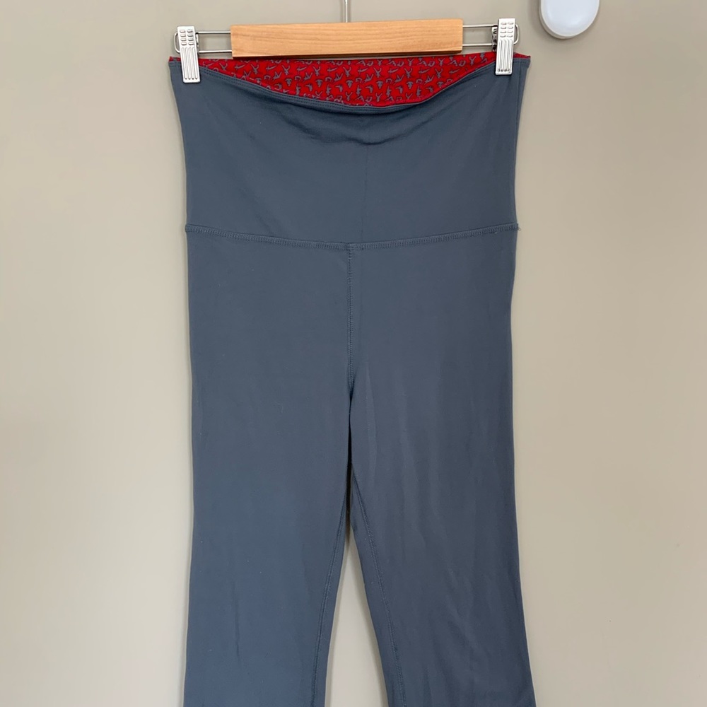 Alo Yoga Fold over smoke gray Capri leggings. - Picture 2 of 6